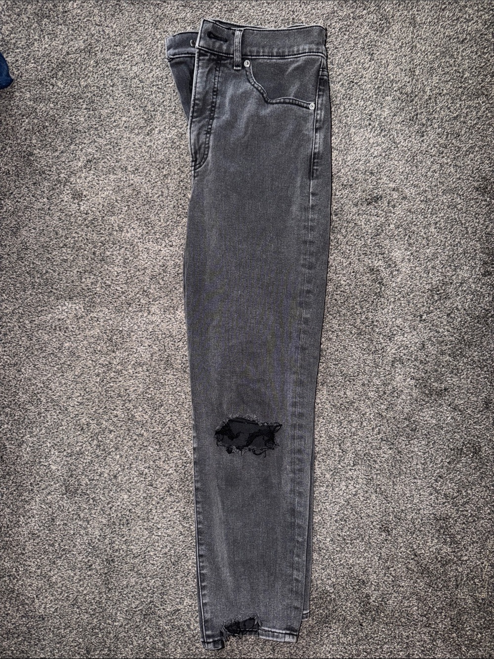 Express Women's Skinny Jeans - Washed Black with Distressed Knee